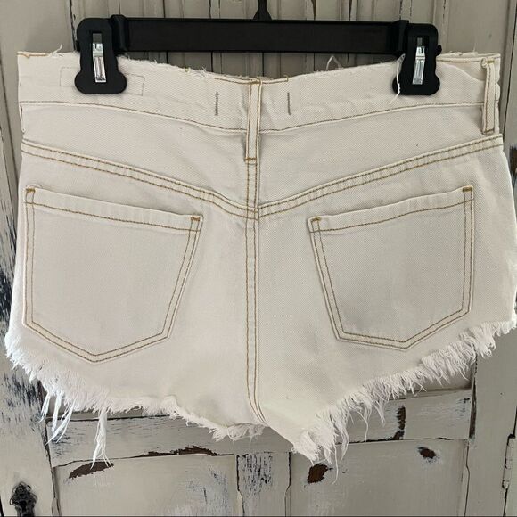 Bullhead Heavily Distressed Cream Cutoffs Denim Jean Shorts - Picture 3 of 10